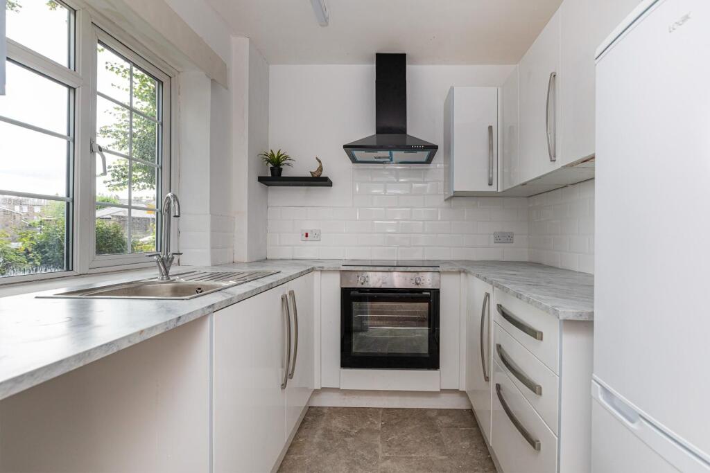 Apartment in Huddersfield - View 3