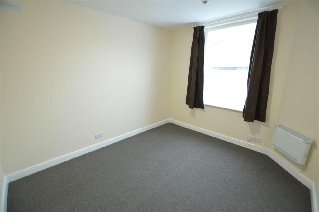Apartment in Rugby, Warwickshire - View 4