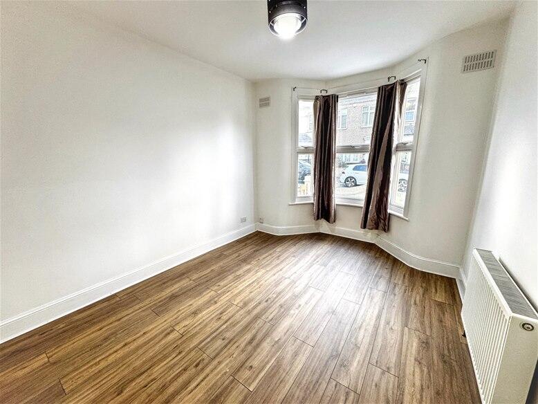 House in London - View 2