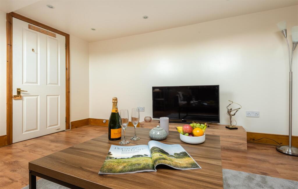 House in London - View 5