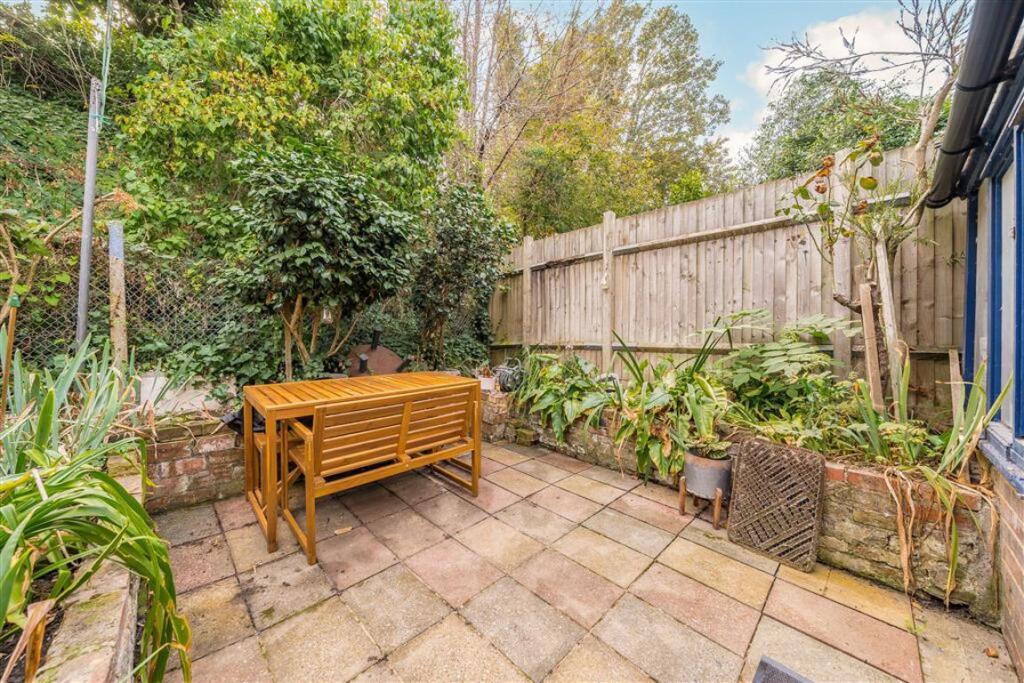 House in London, Blackheath Royal Standard, East Greenwich - More