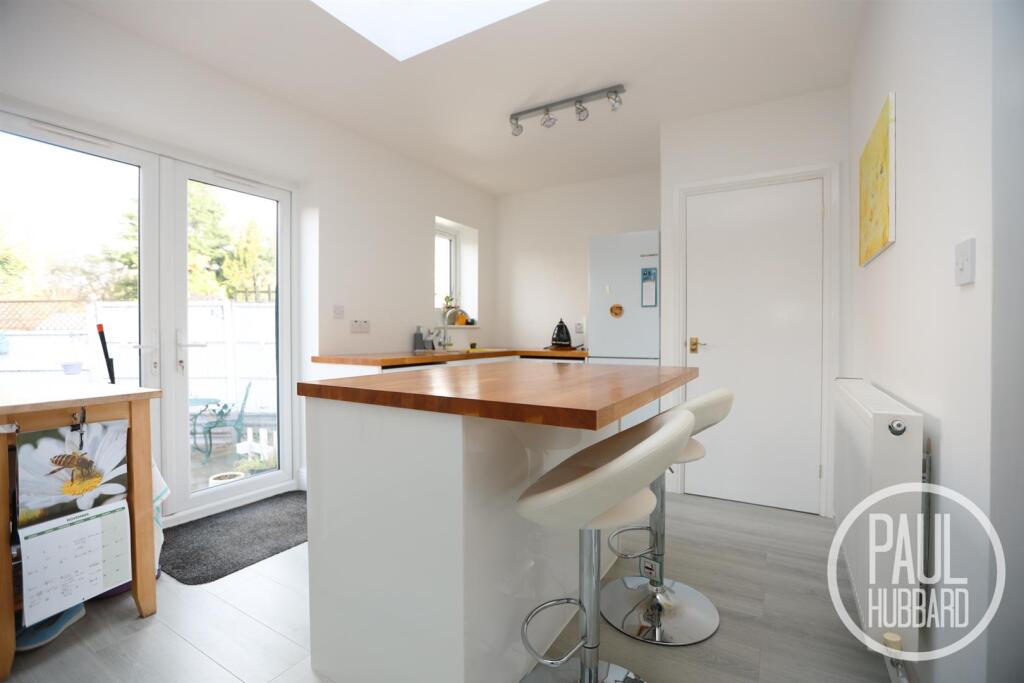 Normanston Drive, Oulton Broad, NR32 photo 4