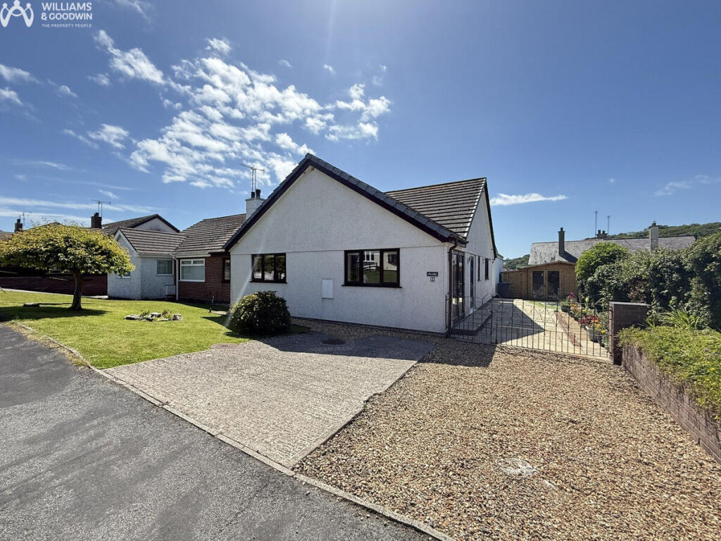 3-bed semi-detached on Ty'n Coed Uchaf, Llangefni, Anglesey, LL77, £279,950