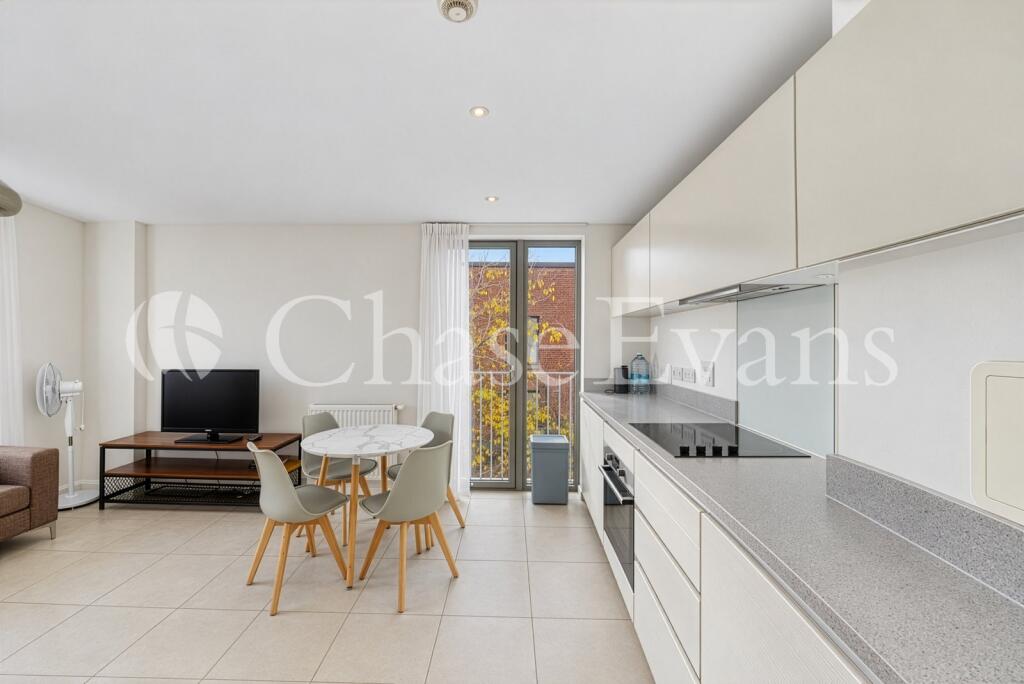 Apartment in London, Custom House, Canning Town - View 2