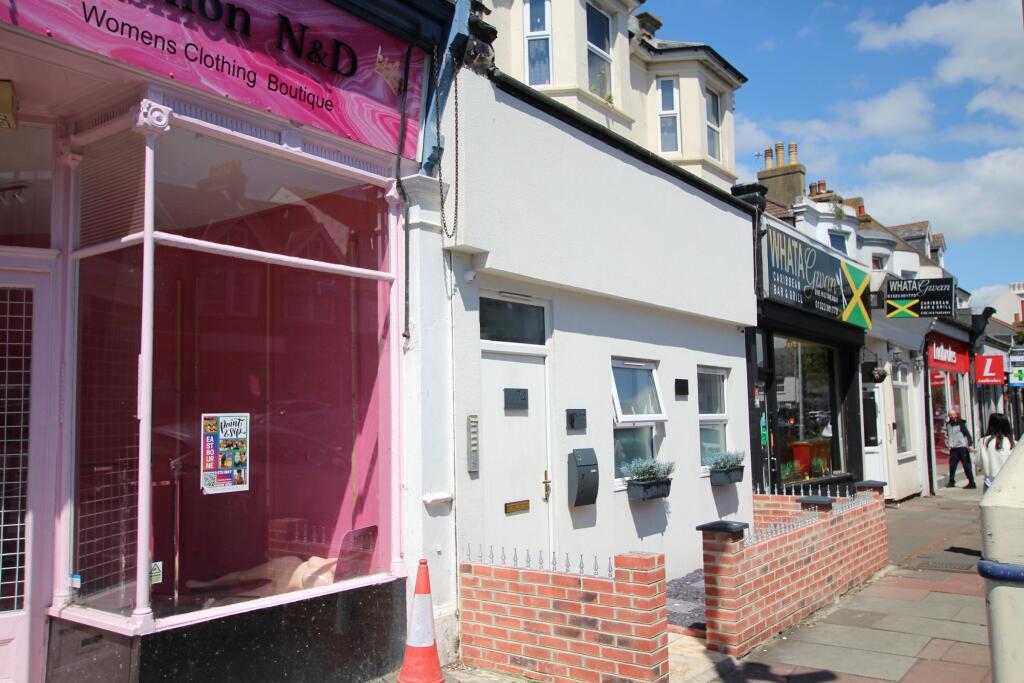 Apartment in Eastbourne, Seaside, Roselands - View 4