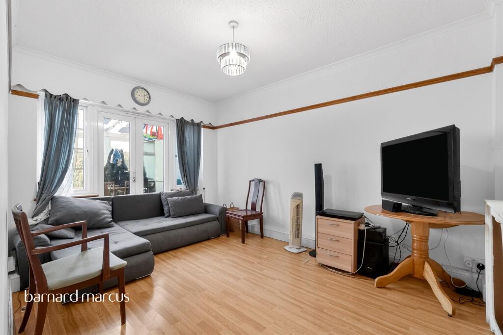 House in London, Mitcham - More