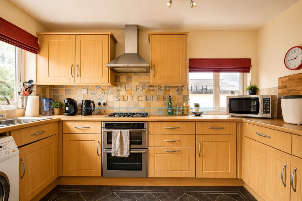 House in Burnley, Rose Grove - More