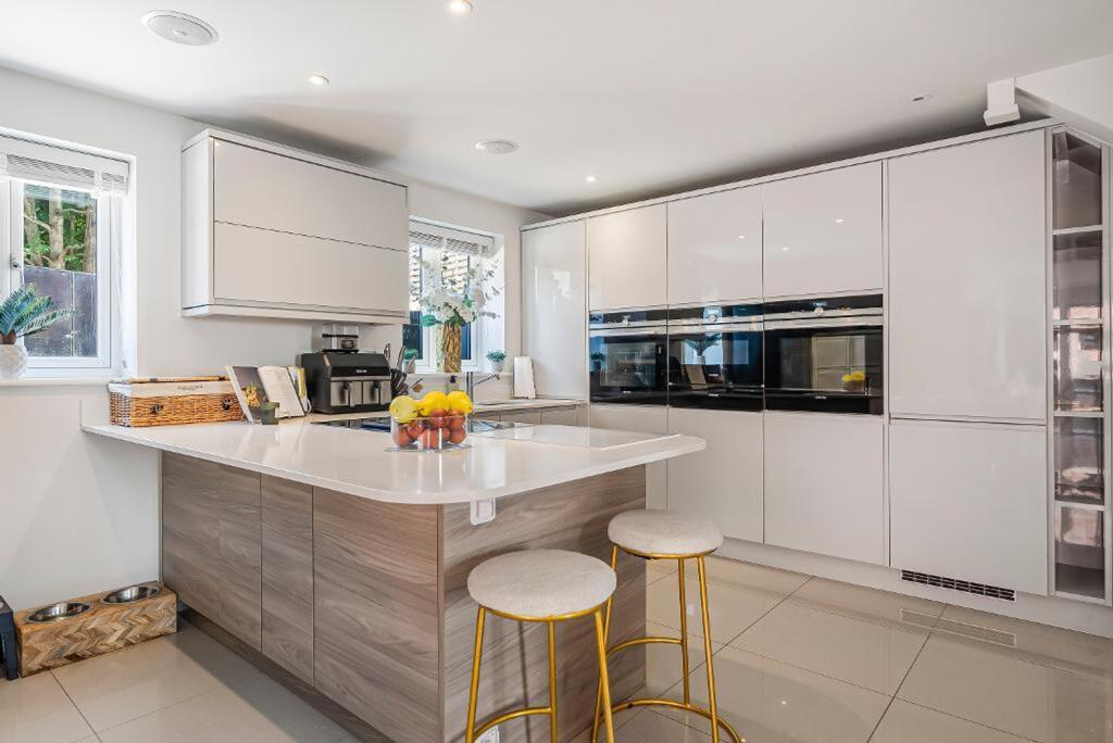 Church Road, Woburn Sands, MK17 photo 4