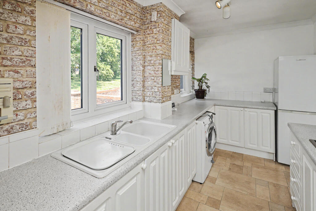 House in Southend-on-Sea - View 5
