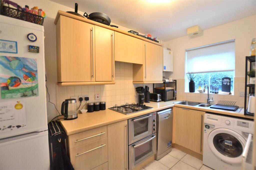 Longmoor Court, Fleet photo 4