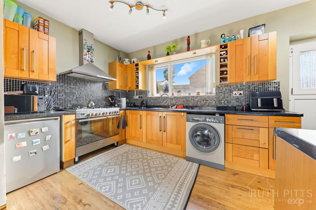 Westfield Lane, South Elmsall, WF9 photo 4