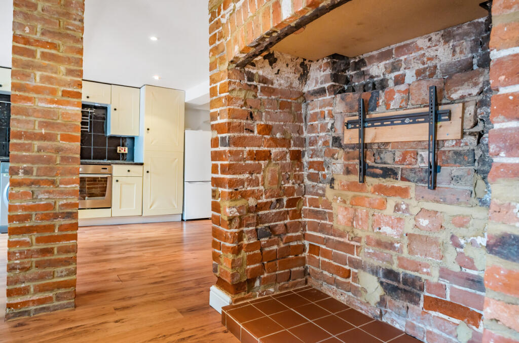 Apartment in Chelmsford - View 4