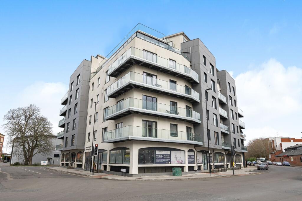 Main image of property: Royal Crescent Road, Royal Crescent Apartments, SO14