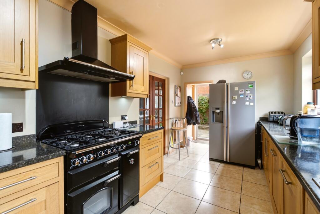 Kingshill Avenue, St. Albans, Hertfordshire, AL4 photo 3