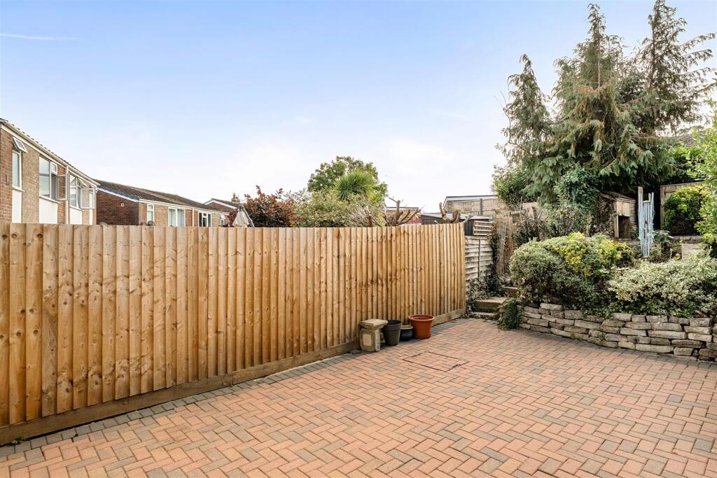 Yew Tree Close photo 4