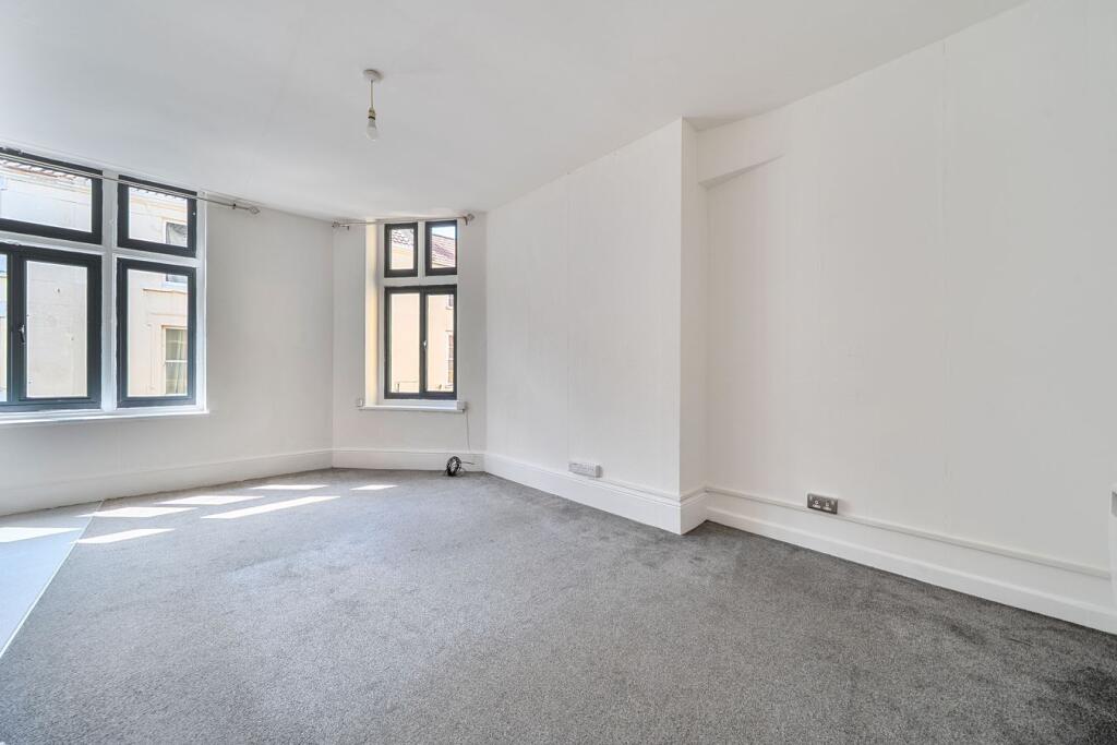 Apartment in Shepton Mallet, Lower Downside - View 3