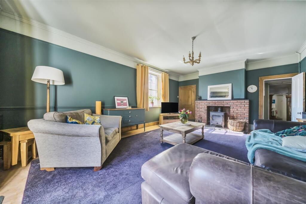 House in Llandrindod Wells, Knighton - More