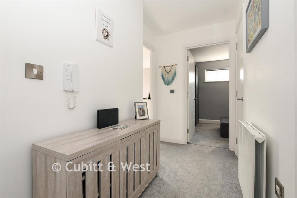 Apartment in Mole Valley, Rose Hill, Dorking - View 5