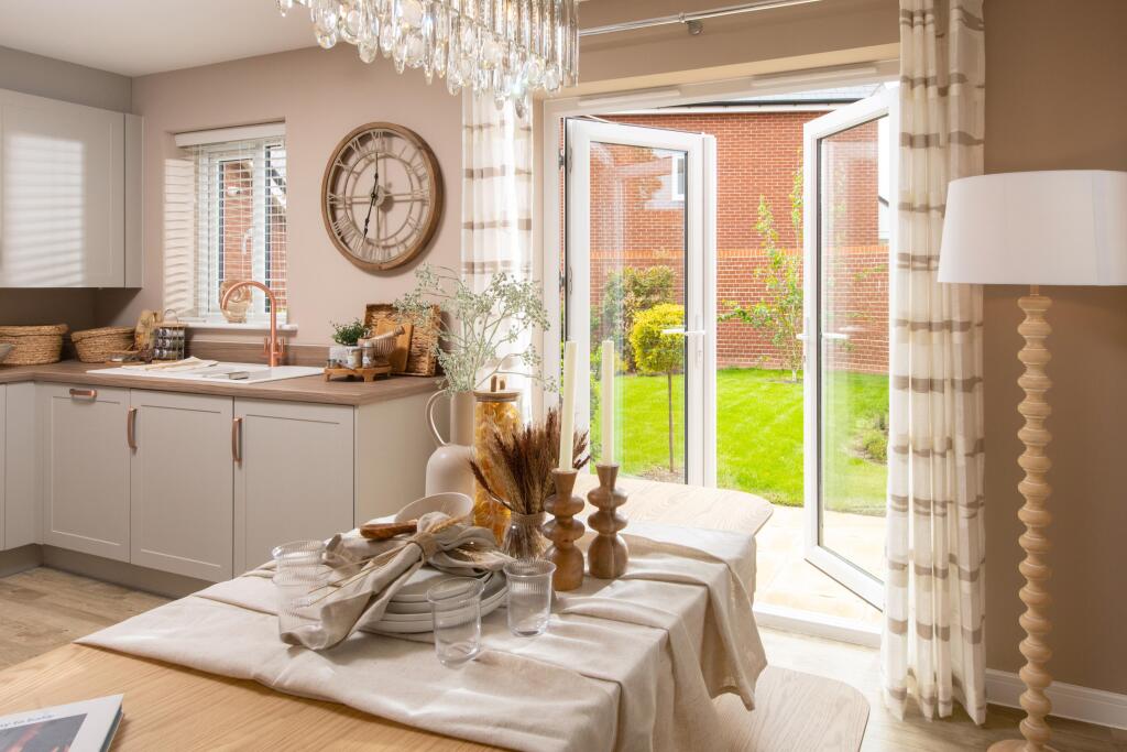 House in Wanborough, Redlands - More