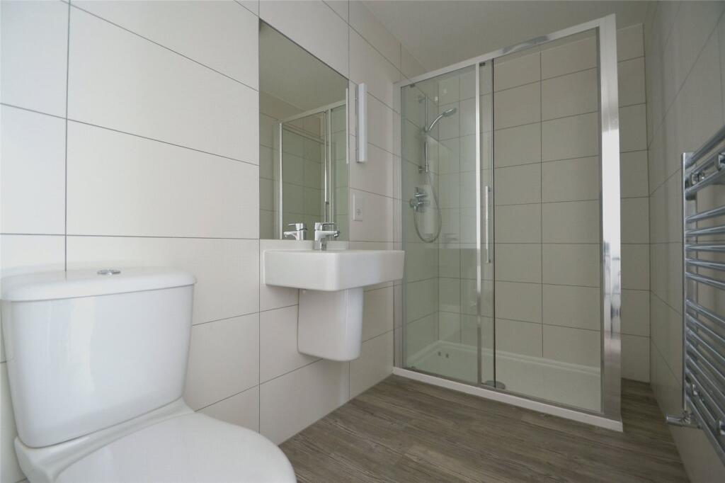 Apartment in Bromley - View 3