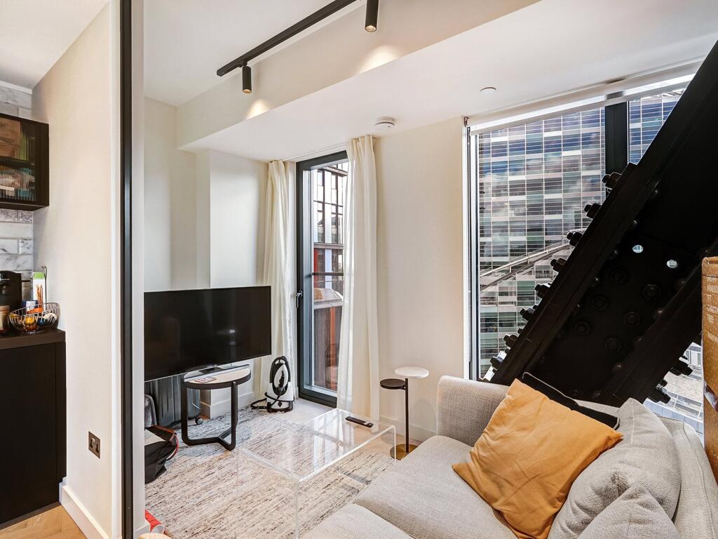 Apartment in London - More