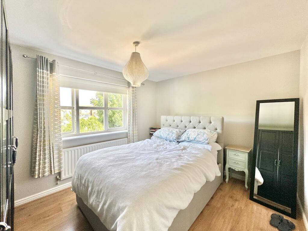 House in Watford - View 3