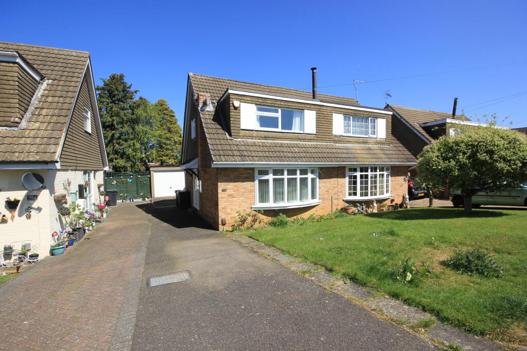 2-bed semi-detached on 48 Dingle Road, Rushden, Northamptonshire NN10 6UE, £125,000