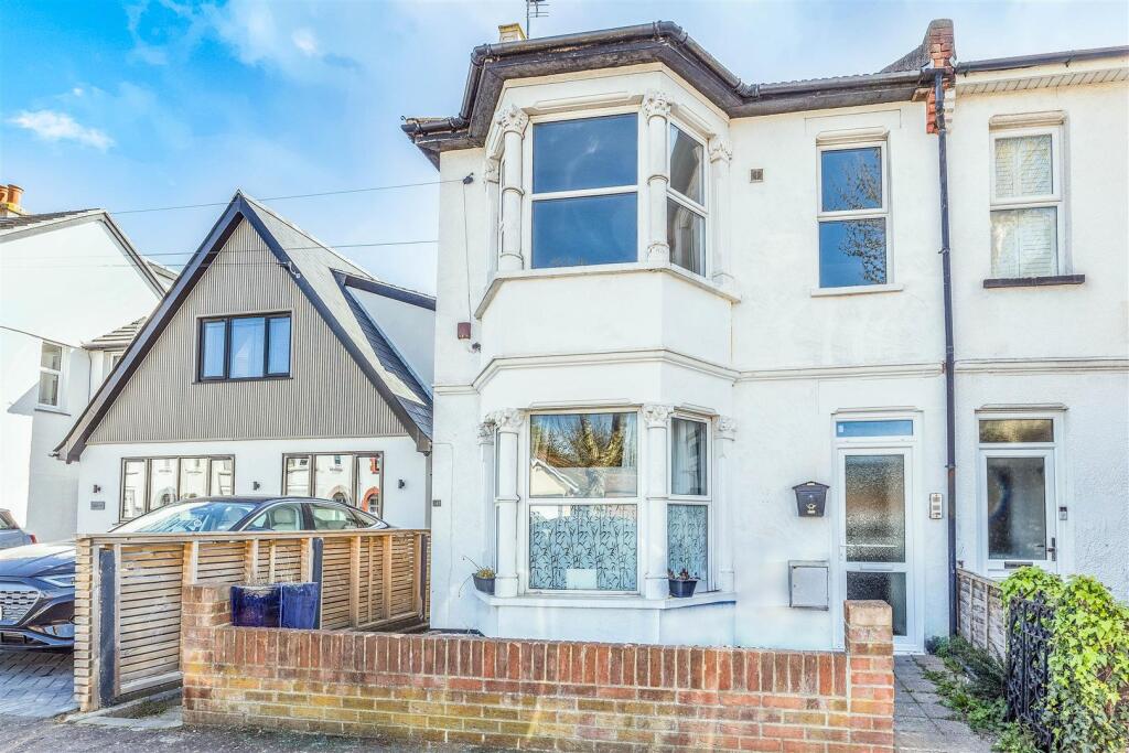 Main image of property: SOUTHSEA AVENUE, Leigh-On-Sea