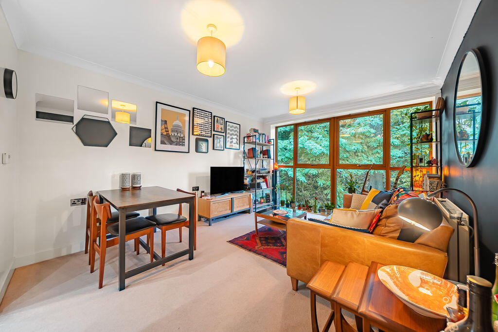 Apartment in Kingston upon Thames - More