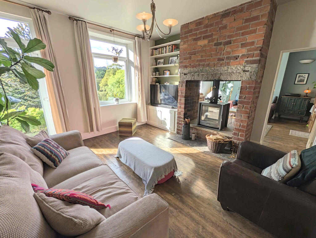 House in Halifax - View 4