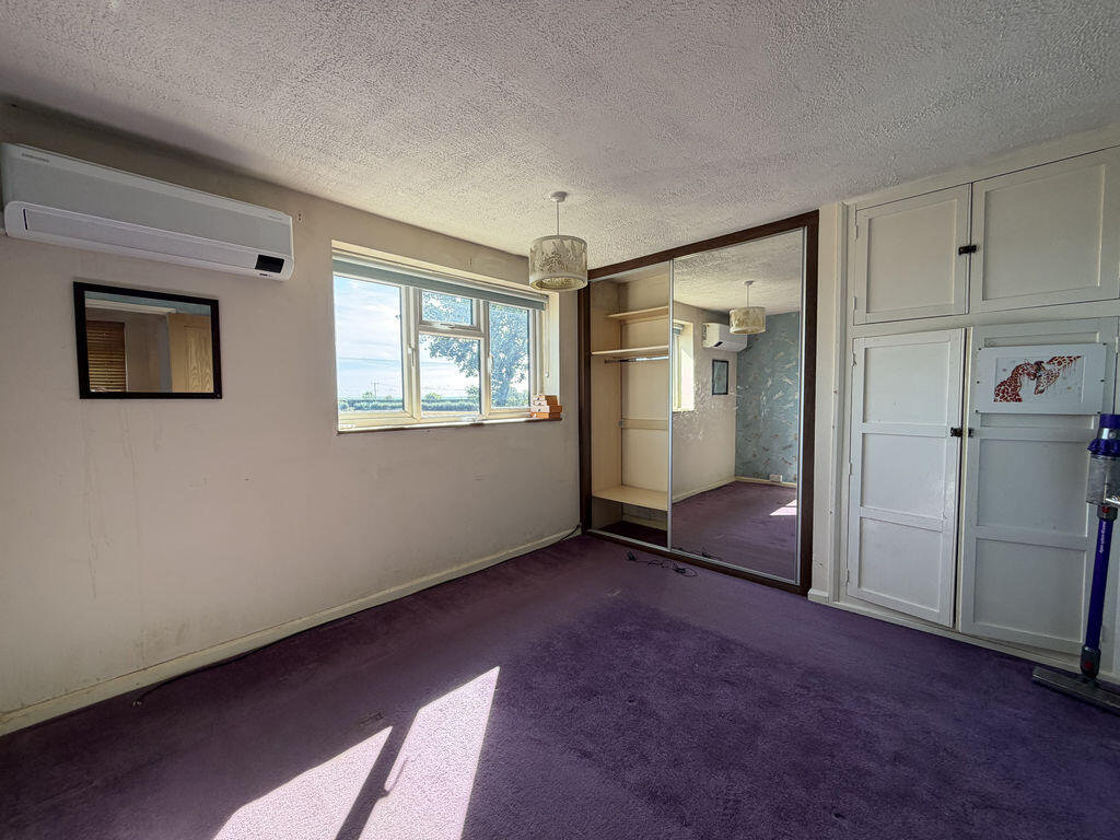 House in Worcester - View 5