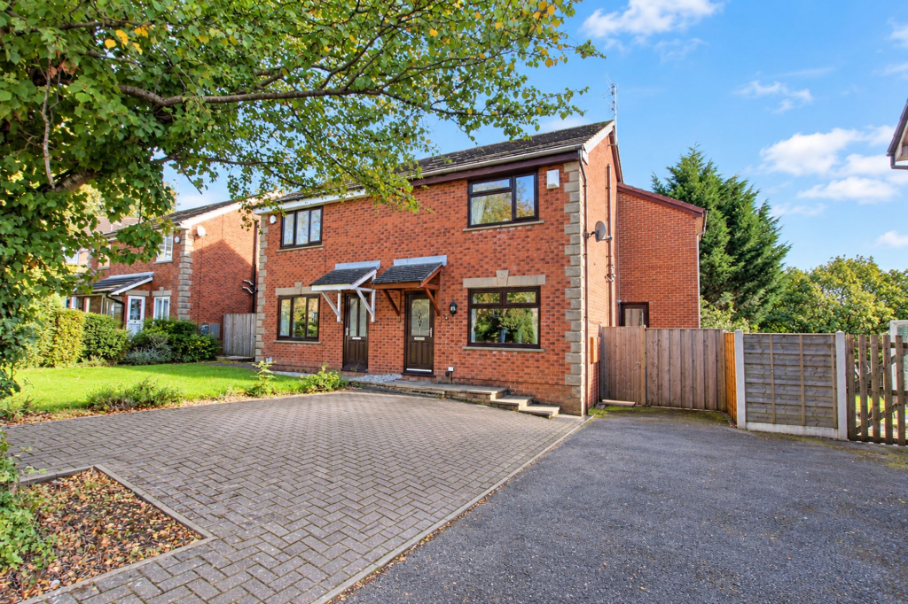 Main image of property: Fearn Dene, Rochdale, OL12
