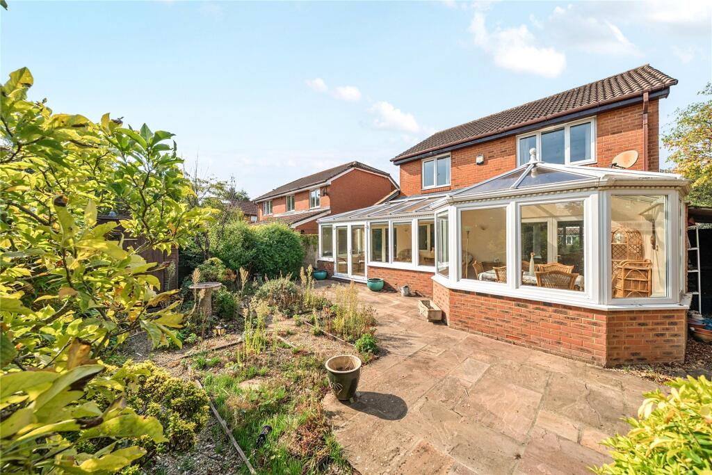 House in Guildford, Send - View 3