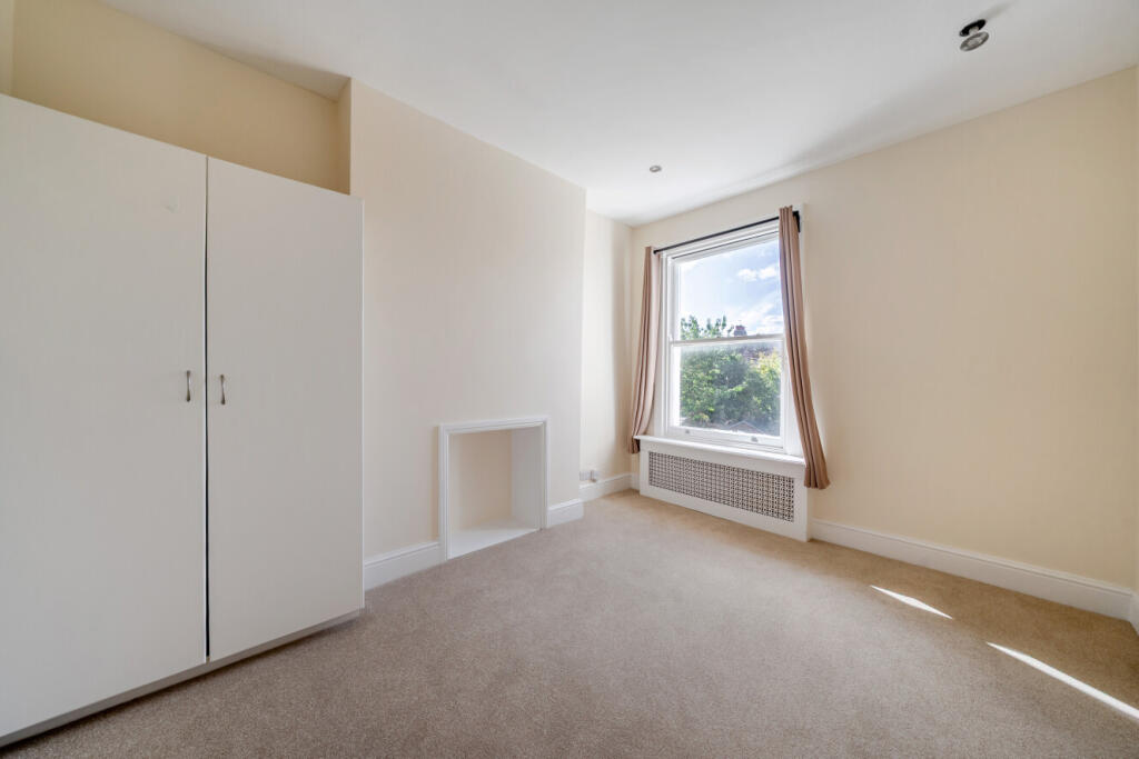 House in London, Streatham - More