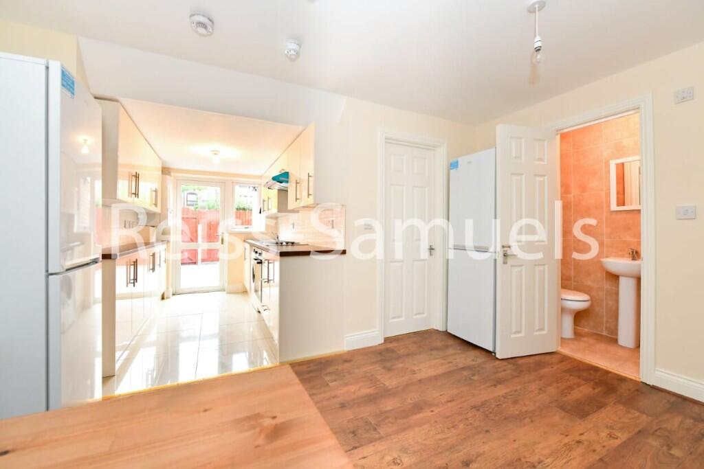 Main image of property: Manchester Road, Isle of dogs, London, E14