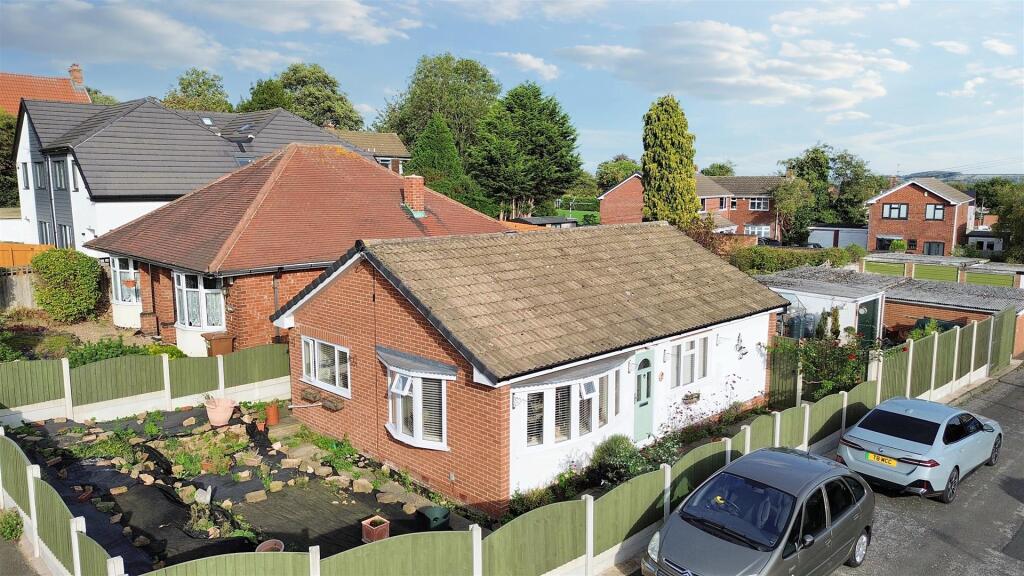 2-bed bungalow on Barons Close, Gedling, Nottingham, £295,000