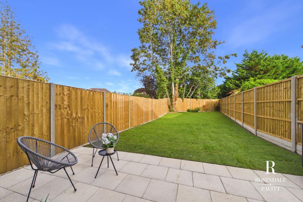 House in Sutton - View 4