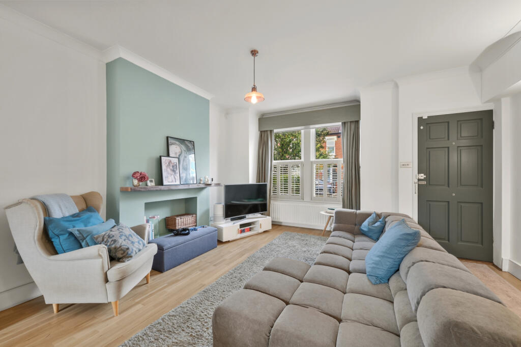 House in London - View 2