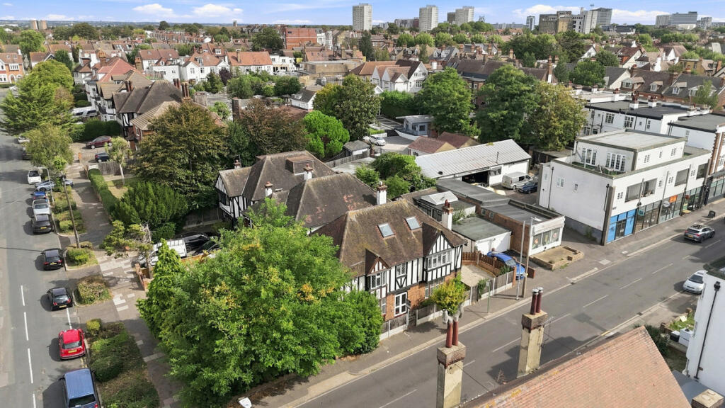 Apartment in Southend-on-Sea - View 3