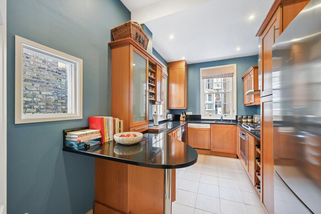Apartment in London, City of Westminster - View 3