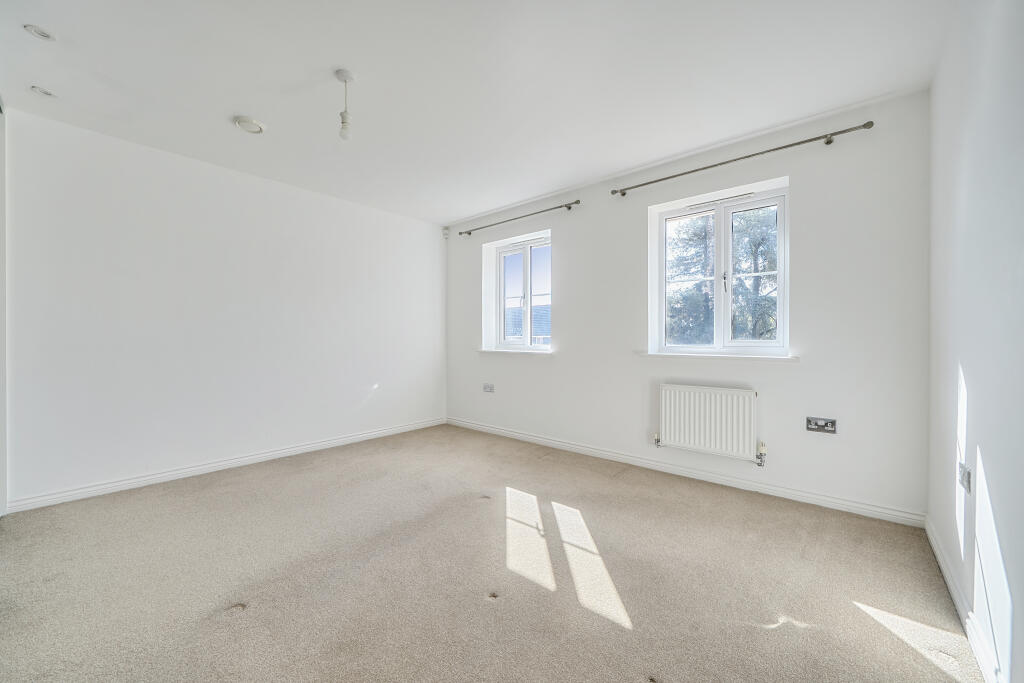 House in Haywards Heath, Ansty and Staplefield - More