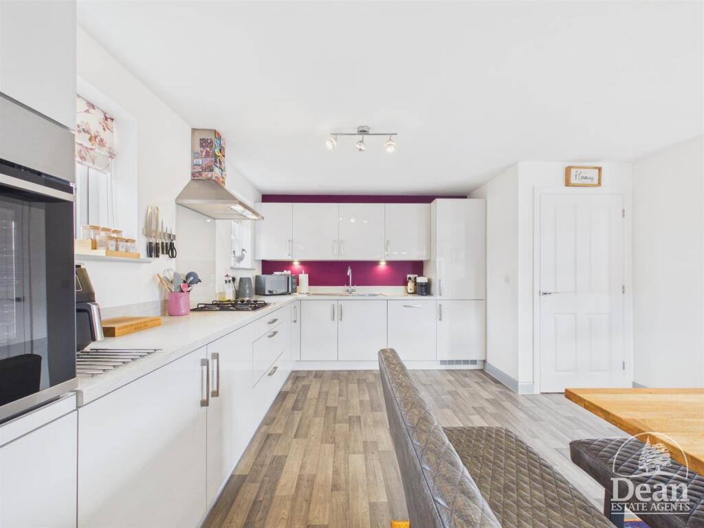House in Gloucester - View 3