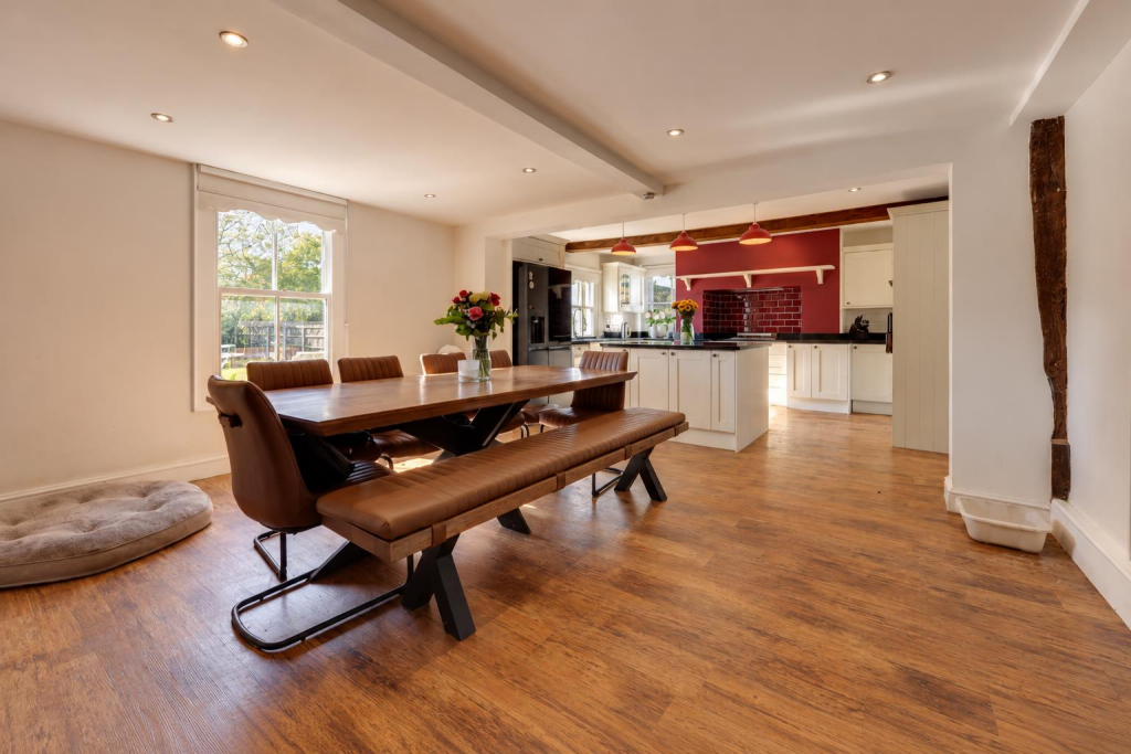 House in Southend-on-Sea - More