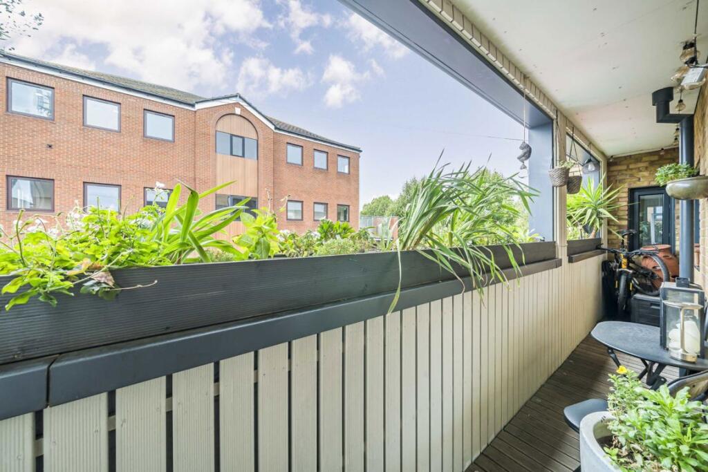 Apartment in Twickenham - More