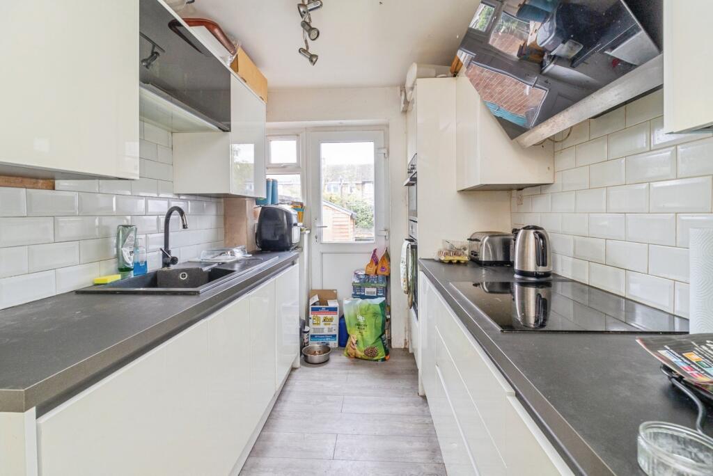 House in Houghton Regis, Tithe Farm, Woodside Estate - View 5