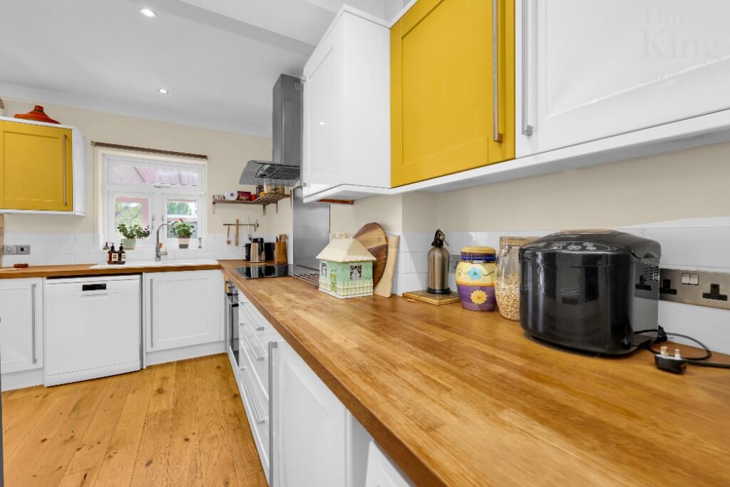 Hawkdene, Chingford, E4 photo 4