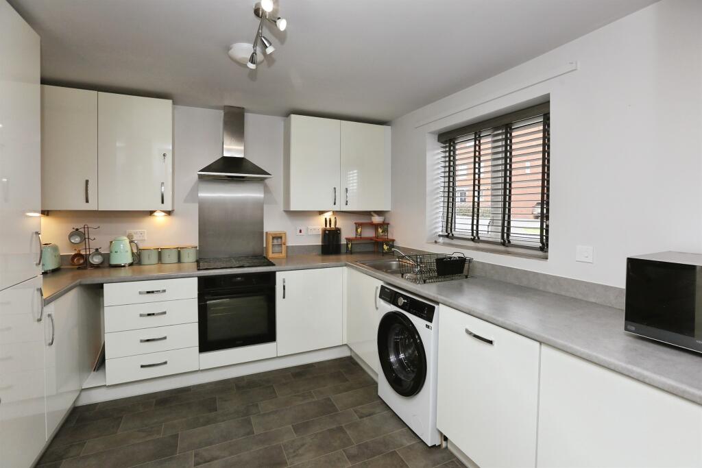 Kingsman Drive, Botley, SOUTHAMPTON photo 4