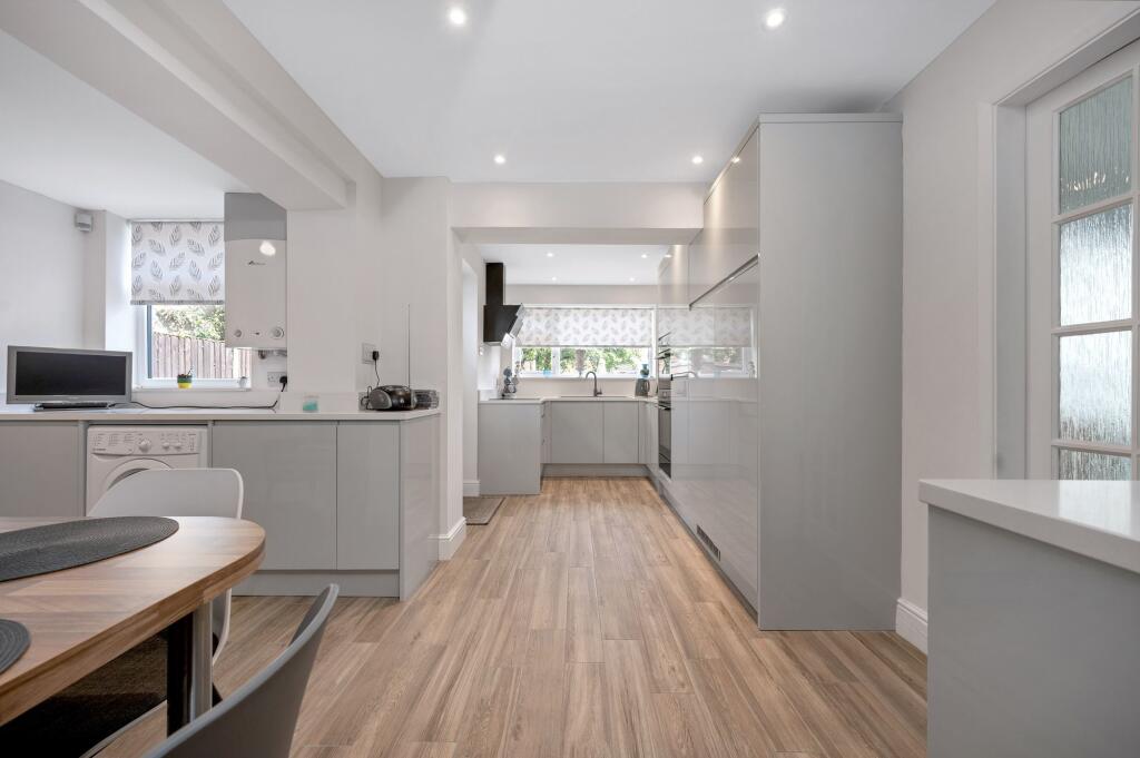 House in South Kesteven, Baron St Martin, Stamford - More