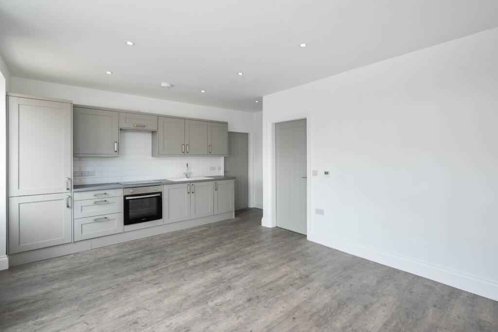 Apartment in York, Tang Hall - View 3