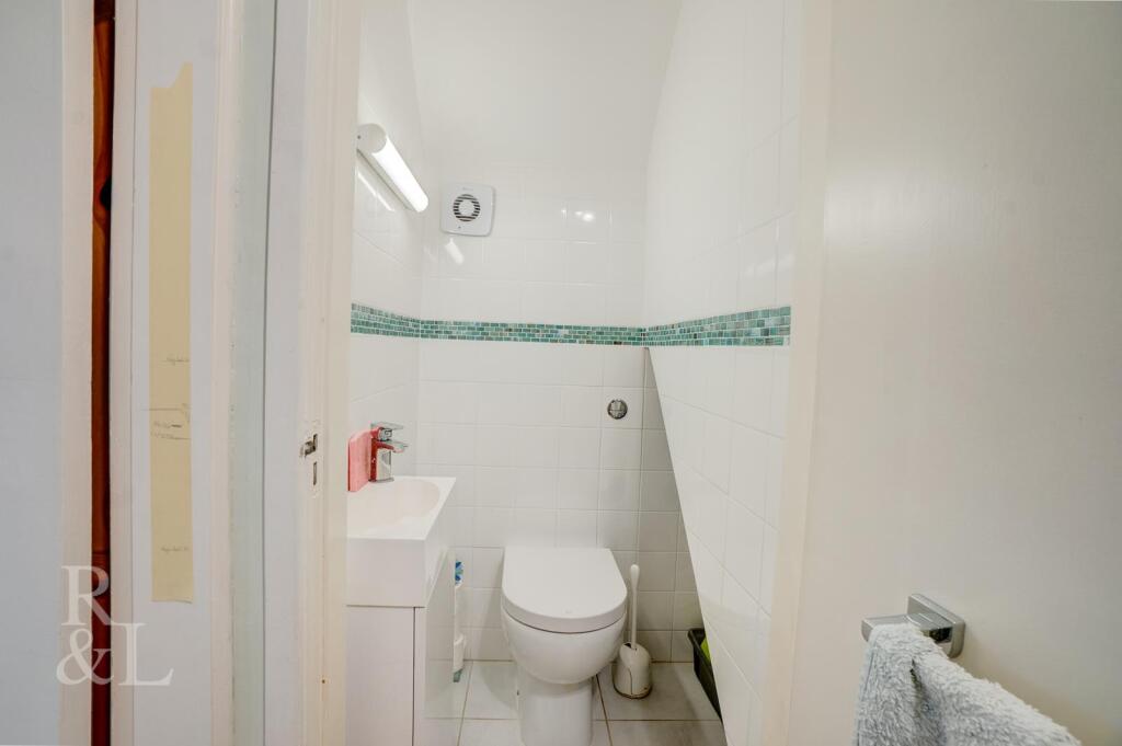 House in Rushcliffe, Tollerton - More